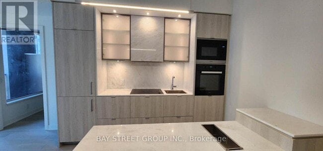 Building Photo - 11 Yorkville Ave