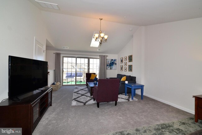 Building Photo - 43168 Luttrell Square