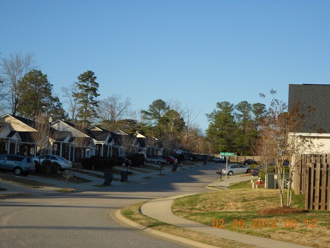 Building Photo - 123 Colonial Commons Ln