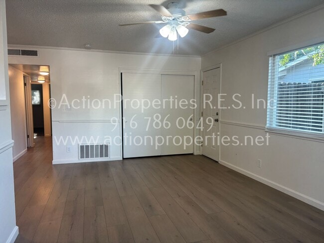 Building Photo - Clean 3 Bedroom 1 Bathroom Duplex, Large F...