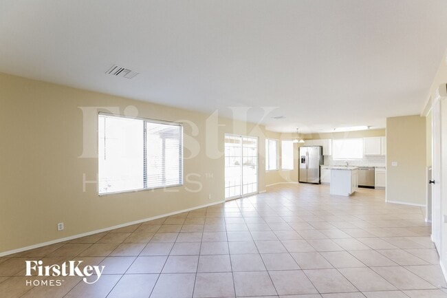 Building Photo - 8736 W Tuckey Ln