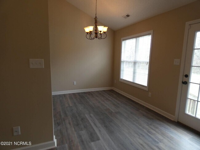 Foto del edificio - 307 Rivers Edge Ct
