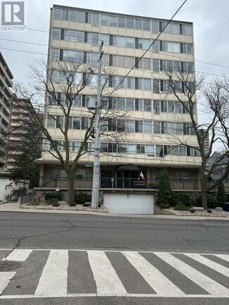 Building Photo - 101 Queen St S