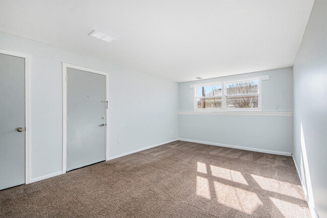 Building Photo - 4223 Oak Park Dr SE