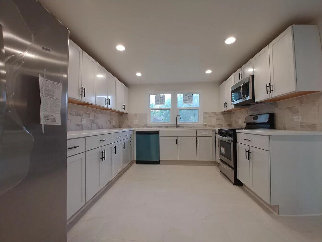 Primary Photo - 356 Highland Rd