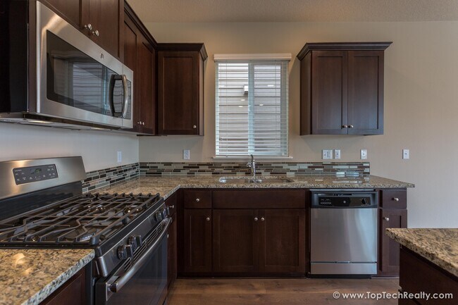 Foto del edificio - Beauiful 4 BD* 2.5 BA* Single Family Home ...