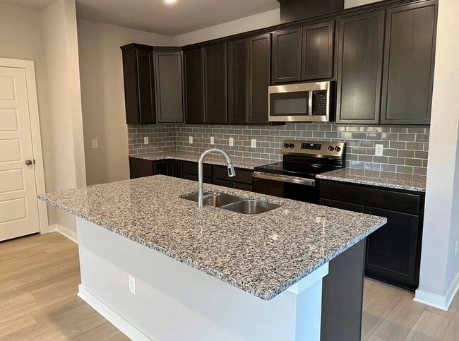 Foto del edificio - 4 bed 3 bath new build!