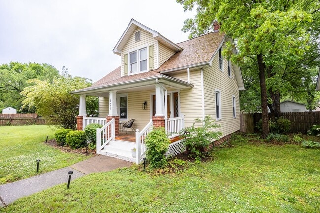 Building Photo - Quaint 2 Bedroom 1 Bath Home in Forest Hil...