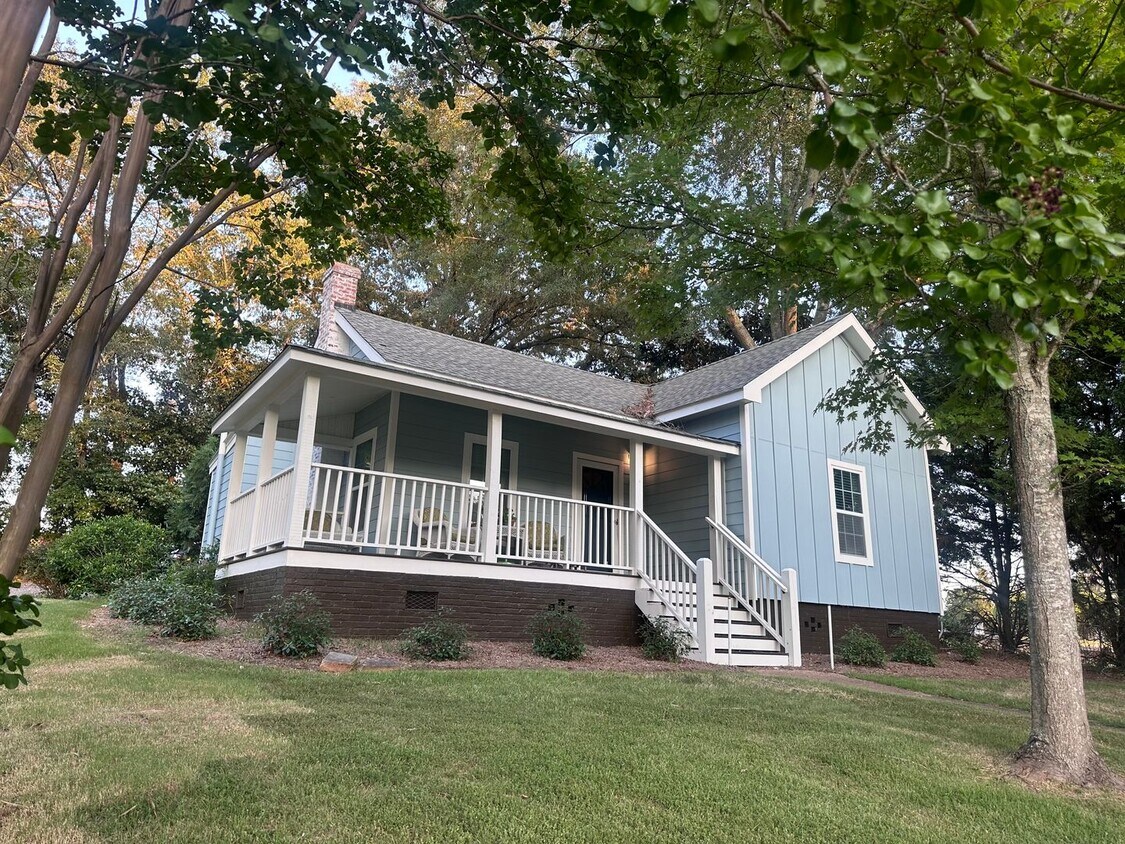 Primary Photo - Gorgeous 2 BR 2 BA home in downtown Newnan!