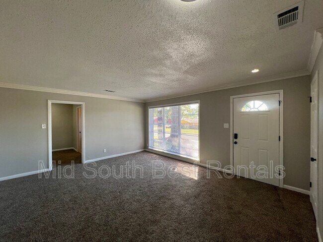 Building Photo - 196 Jeanne Dr