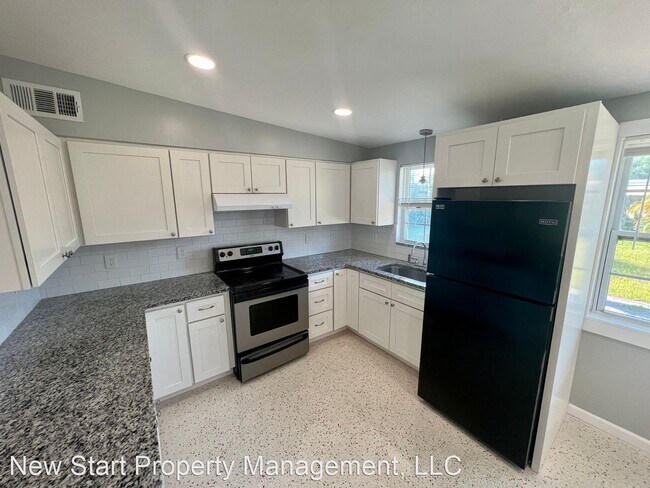 Building Photo - 3 br, 1 bath House - 2019 24th Ave W Brade...