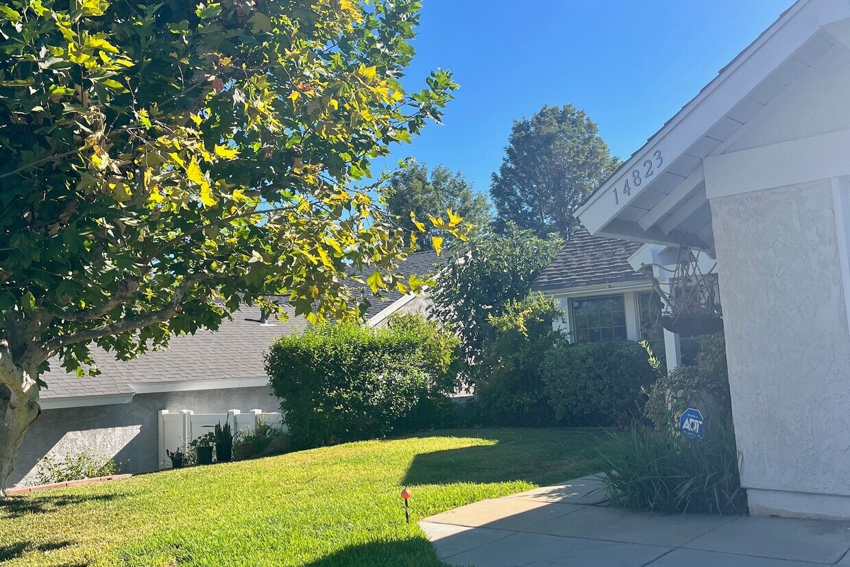Foto principal - 14823 Maywood Dr
