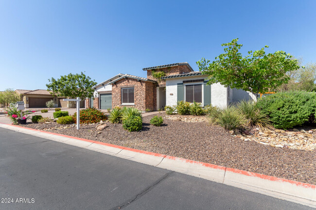 Building Photo - 3916 E Encanto St