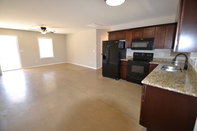 Building Photo - Great Denver location close to Hwy 150 and...