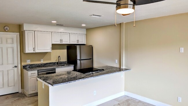 Building Photo - Tropical Breeze Apartments