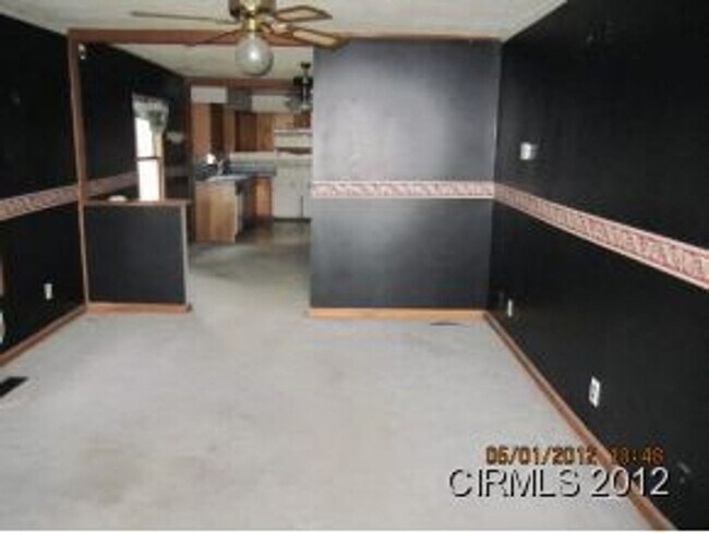 Foto del edificio - 3 bedroom 1 bath