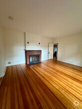 Building Photo - 76 Elm St