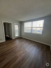 Building Photo - 752 Executive Center Dr