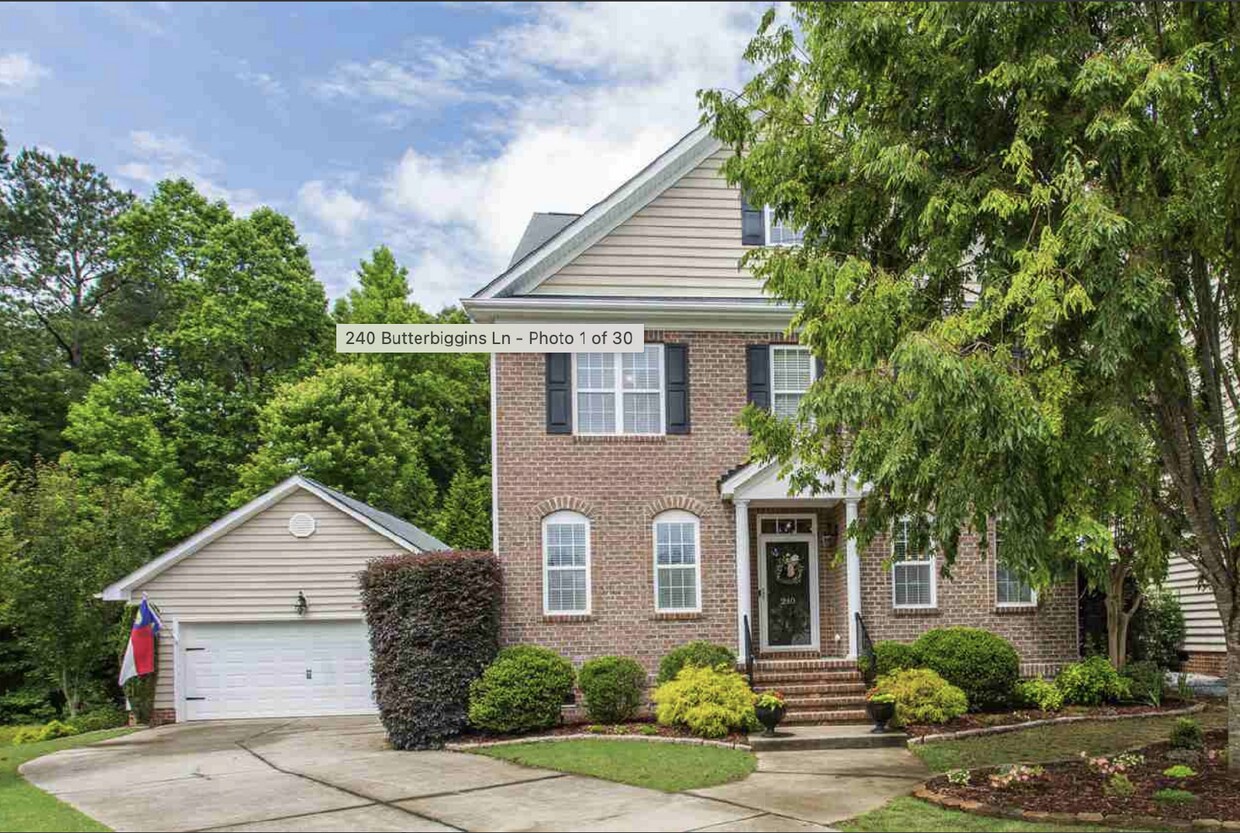 Foto principal - Charming 3-Bed Oasis with Hardwood Eleganc...