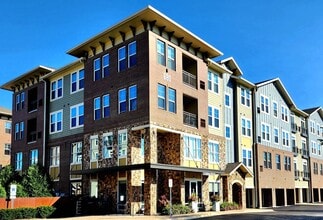 Building Photo - 670 E Algonquin Rd