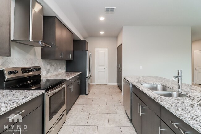 Foto del edificio - 12325 Treeline Dr