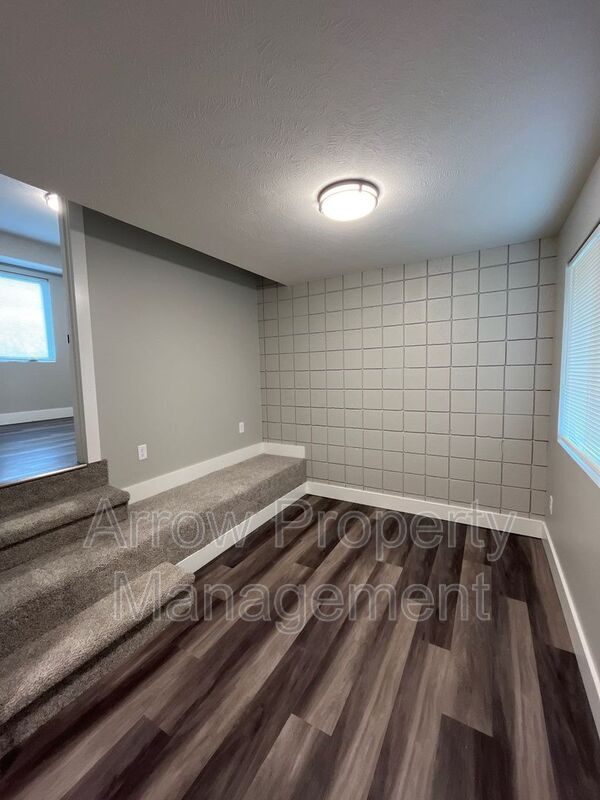 Building Photo - 877 N 26th St
