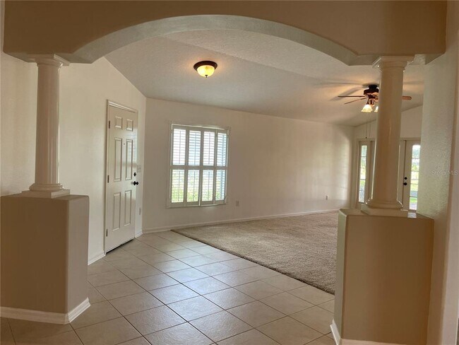 Building Photo - 6117 Gentle Ben Cir