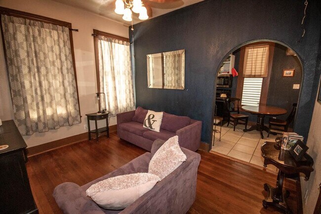Building Photo - 3528 Avenue Q