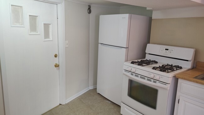 Building Photo - 1960 Illinois St