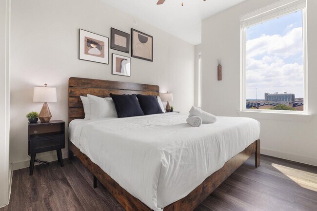 Foto del edificio - 5820 1/2 Cameron Rd