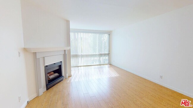 Foto del edificio - 12830 Burbank Blvd