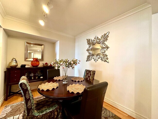 Building Photo - Fully Furnished Luxurious 2 Bedroom Condo ...