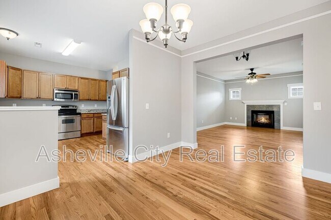 Foto del edificio - 102 Estelle Park Dr