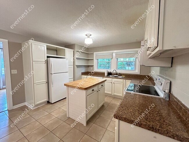 Foto del edificio - 335 Moreland Way