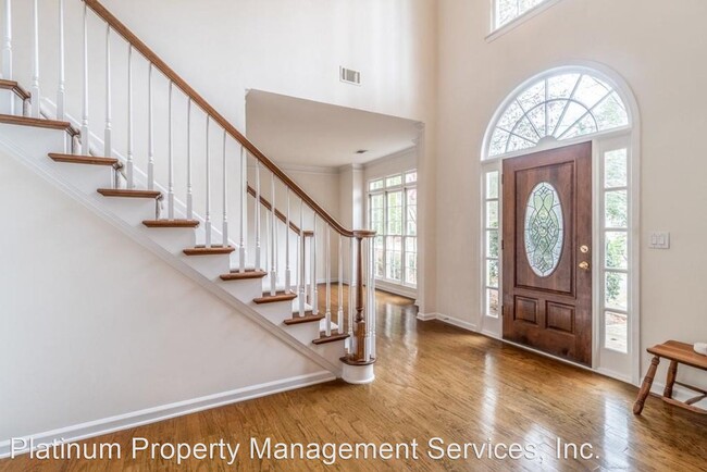 Building Photo - 5 br, 3 bath House - 1602 Greenview Court