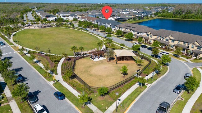 Foto del edificio - Unique 3 bedroom-2/1/2 Bath at Randal Park