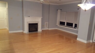 Building Photo - 527 Pawtucket St