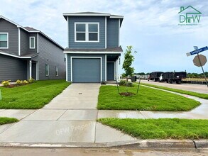 Building Photo - 6220 Sandpiper Ln
