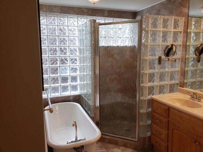 Foto del edificio - *Move in Savings* This exclusive offer won't last long!! Move in by 11/15/25 and take $500 off yo...