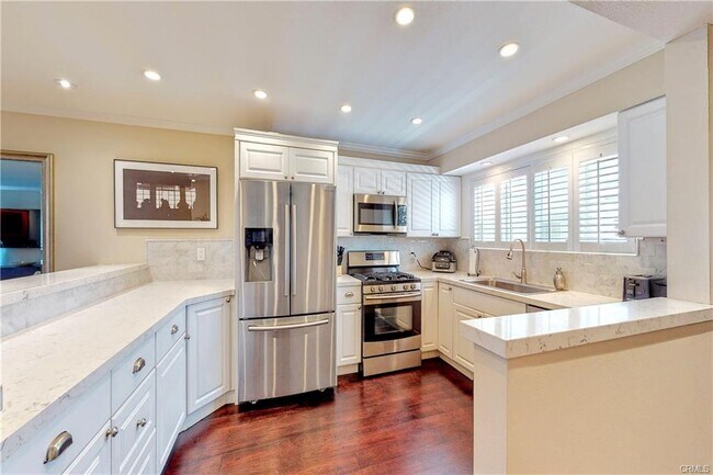 Foto del edificio - 4415 Saugus Ave