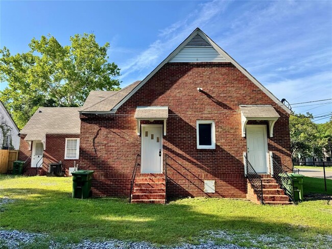 Building Photo - 105 Arlington Rd