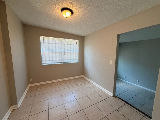 Building Photo - Spacious, updated 3/1 with bonus room and large utility room