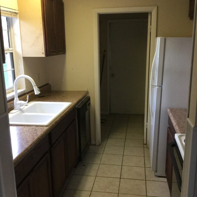 Building Photo - 9415 Bayside Ct