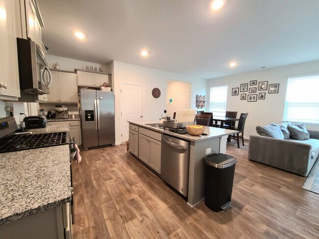 Foto del edificio - 144 Sweet Cherry Ln