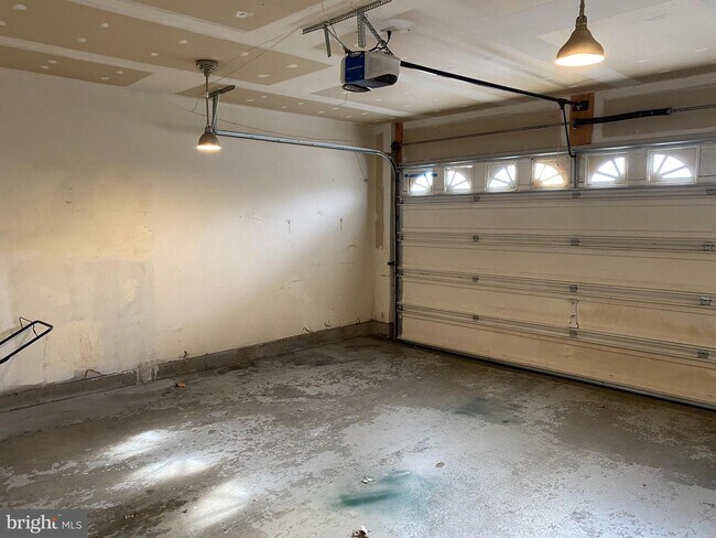 Building Photo - 42779 Hay Rd