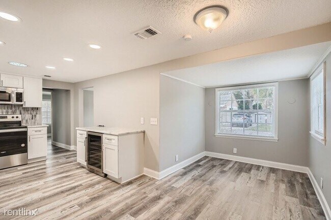 Foto del edificio - 2 br, 2 bath House - 1125 Michigan Dr N UNIT