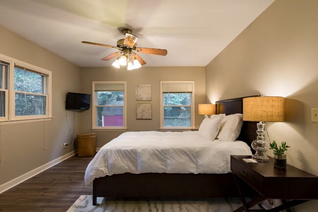 Building Photo - 692 N Superior Ave