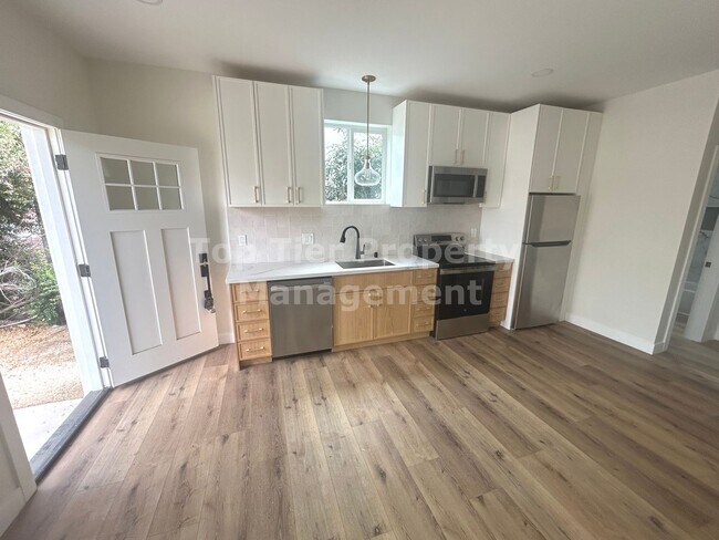Foto del edificio - **BRAND NEW - 1 bed, 1 bath Unit in the Heart of South Park - Available NOW***