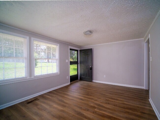 Building Photo - "Charming 3-Bedroom Retreat in Kings Mountain - Cozy 1050 sqft Home!"