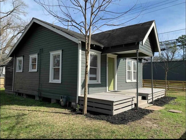 Building Photo - 1103 W 18th St